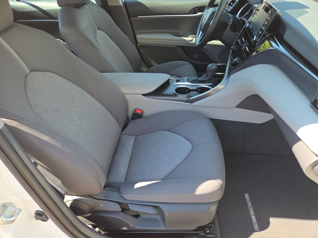 2023 Toyota Camry Hybrid LE photo 24