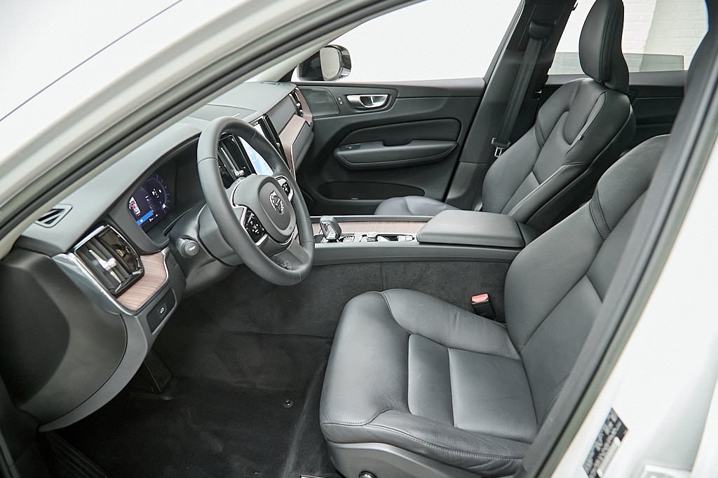 2023 VOLVO XC60 - Image 16