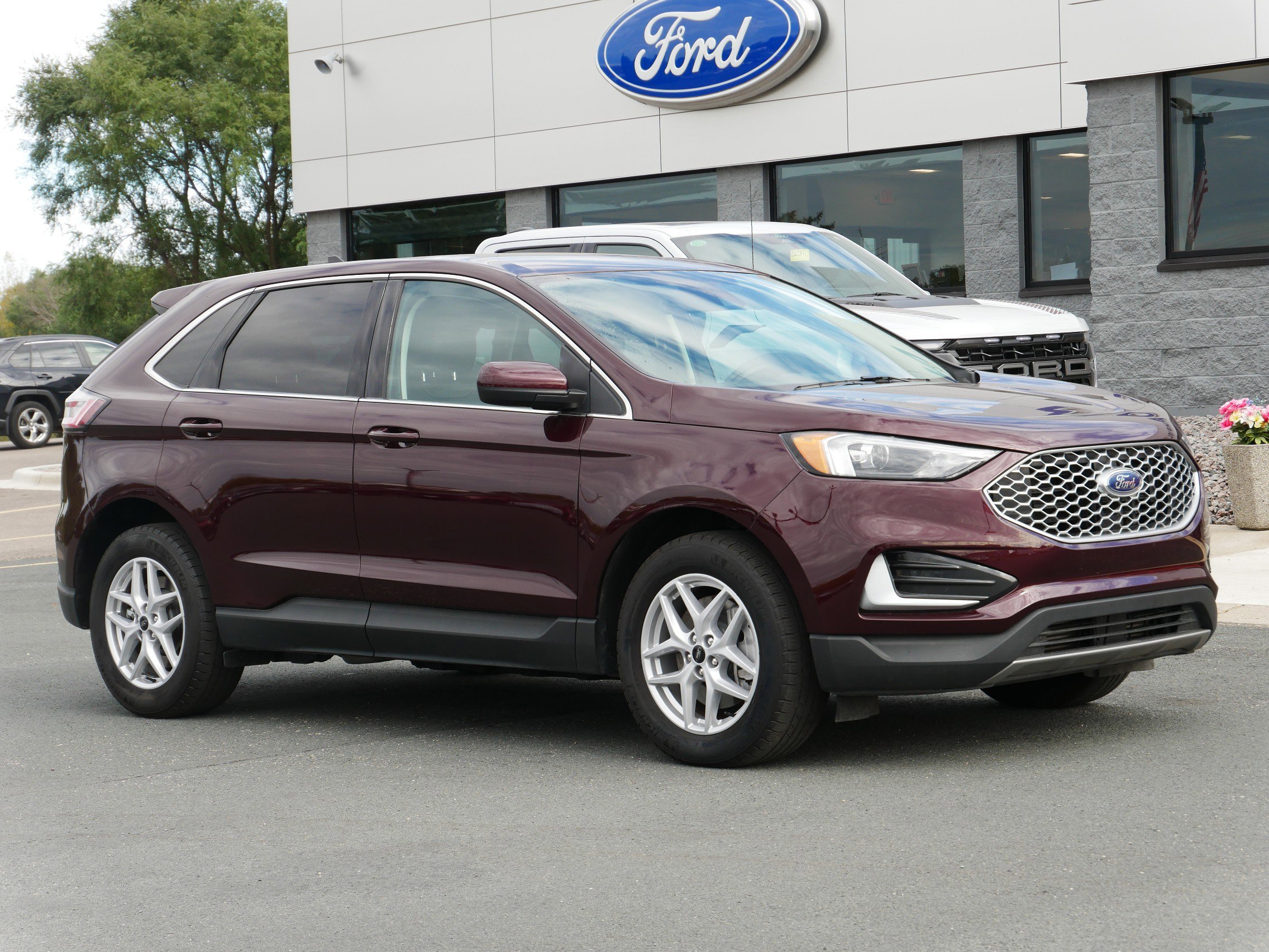 Used 2024 Ford Edge SEL with VIN 2FMPK4J94RBA38027 for sale in Northfield, Minnesota