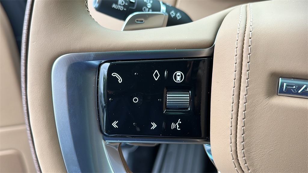 2025 Land Rover Range Rover SE photo 14