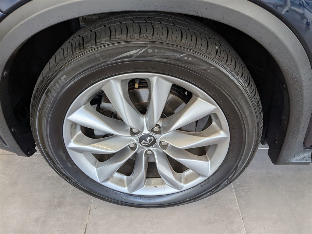2019 Infiniti QX50 Luxe AWD photo 6