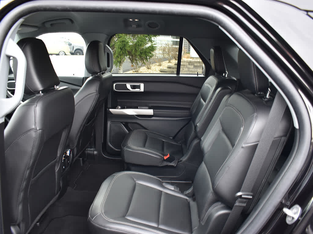 2023 Ford Explorer XLT photo 3