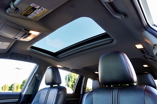 Used 2019  Toyota SE image 17