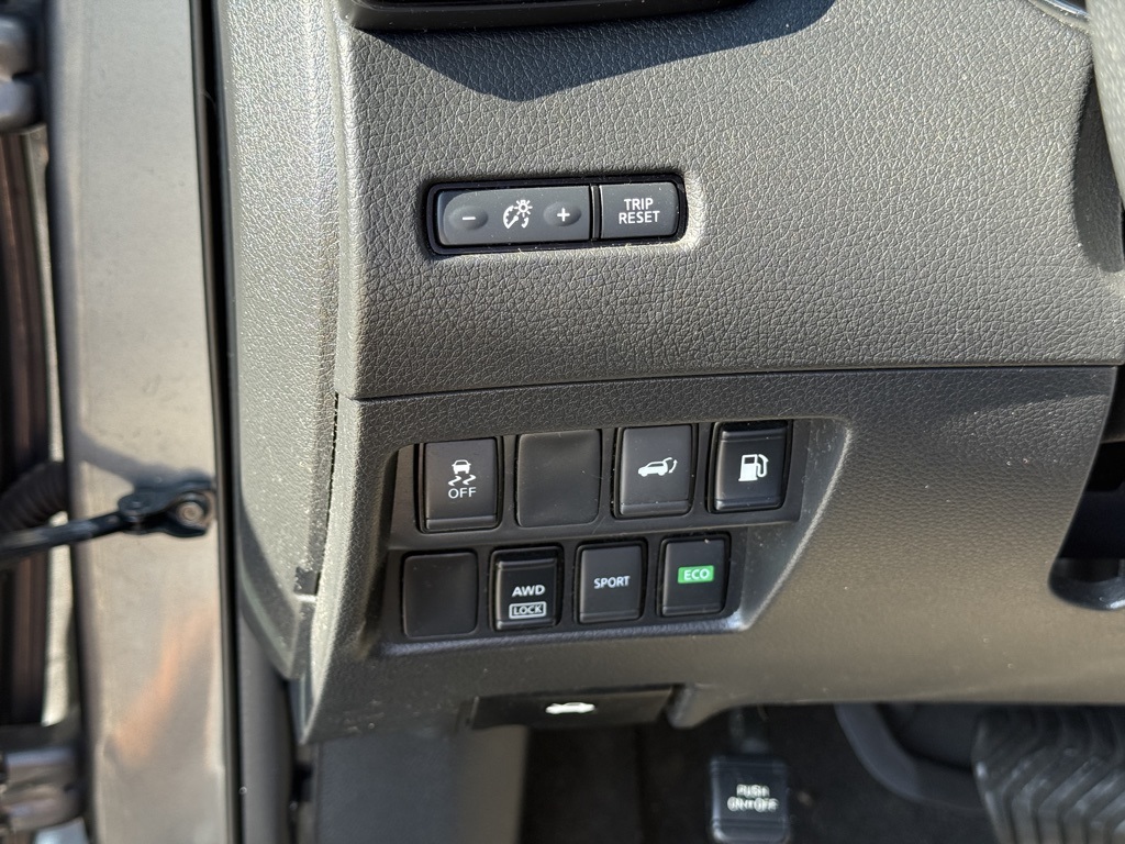 2018 Nissan Rogue SV photo 15