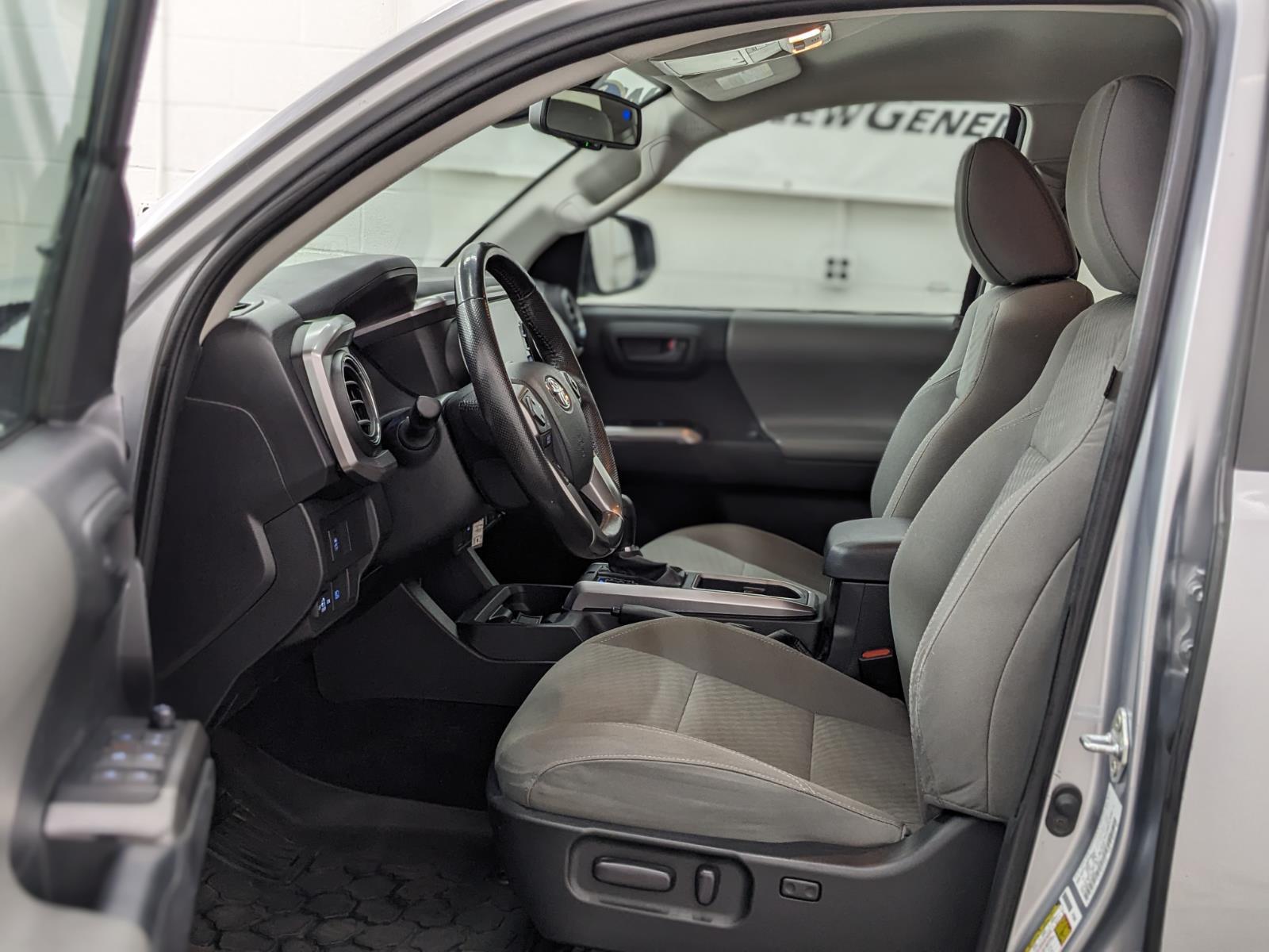 2022 Toyota Tacoma SR5 photo 4