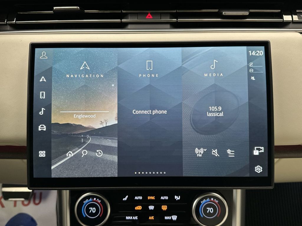 2023 Land Rover Range Rover SE photo 14