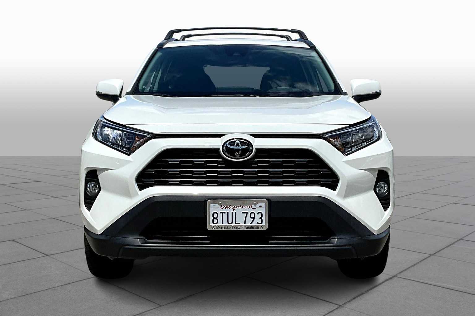 2021 Toyota RAV4 XLE Premium photo 3