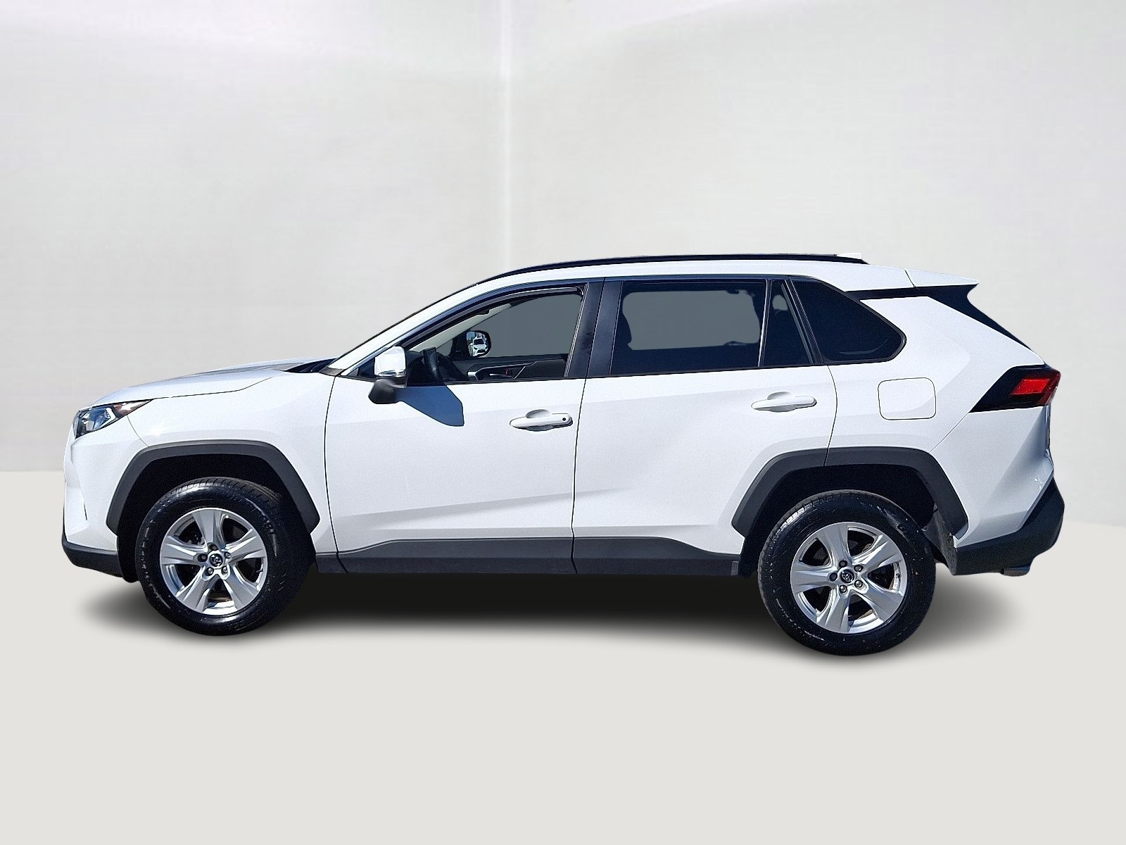 2020 Toyota RAV4 XLE photo 7