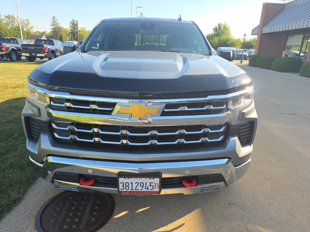 2025 Chevrolet Silverado 1500 LTZ photo 4