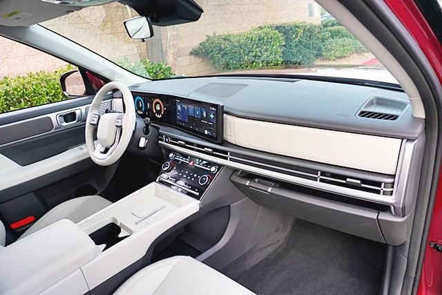 Used 2025 Red Hyundai SEL image 9