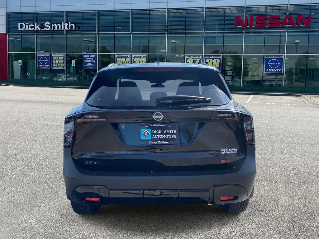 2026 Nissan Kicks SR photo 4