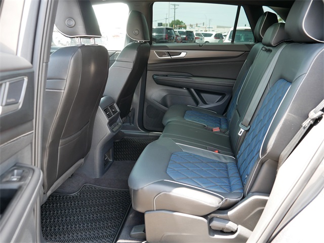 2024 Volkswagen Atlas Cross Sport SEL Premium R-Line photo 17