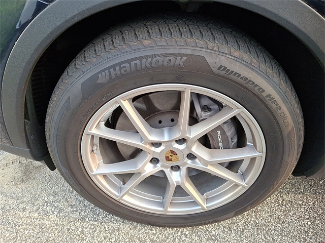2024 Porsche Cayenne Base photo 4