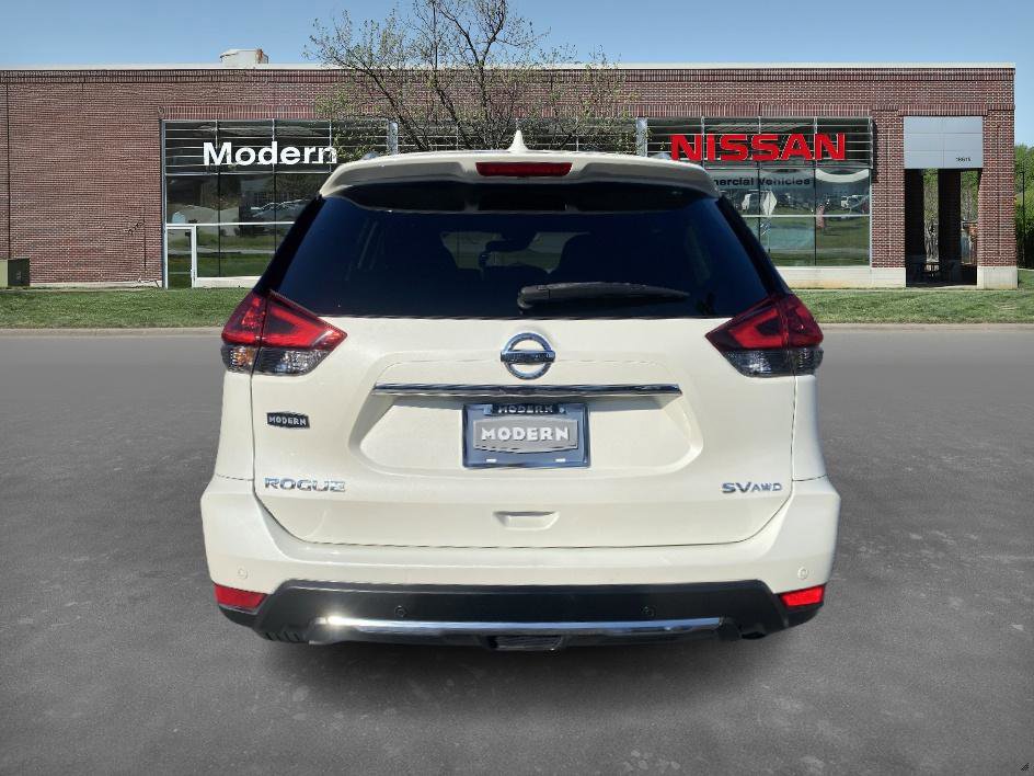 2019 Nissan Rogue SV photo 3