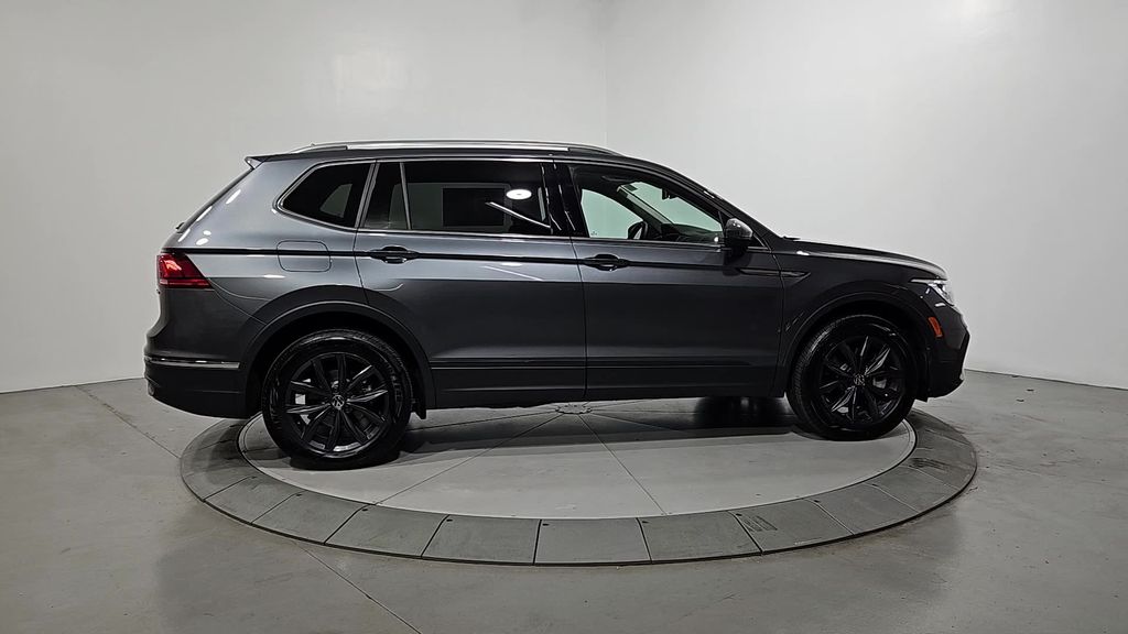 2024 Volkswagen Tiguan SE Wolfsburg Edition photo 4
