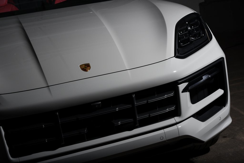 2026 Porsche Cayenne S photo 10