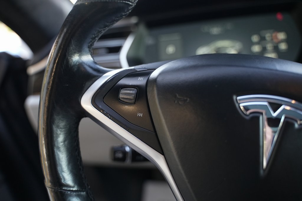 2016 Tesla Model S 70D photo 20