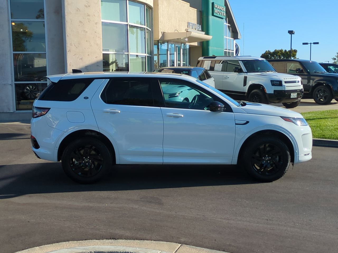 2024 Land Rover Discovery Sport S photo 4