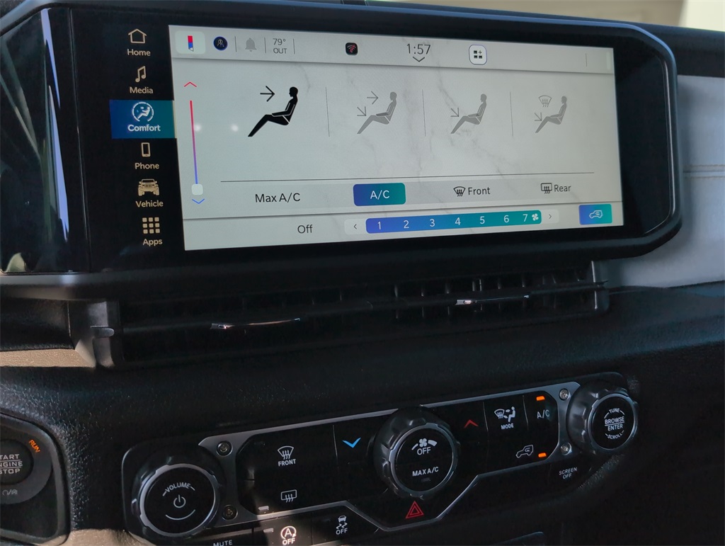 2025 Jeep Wrangler photo 14
