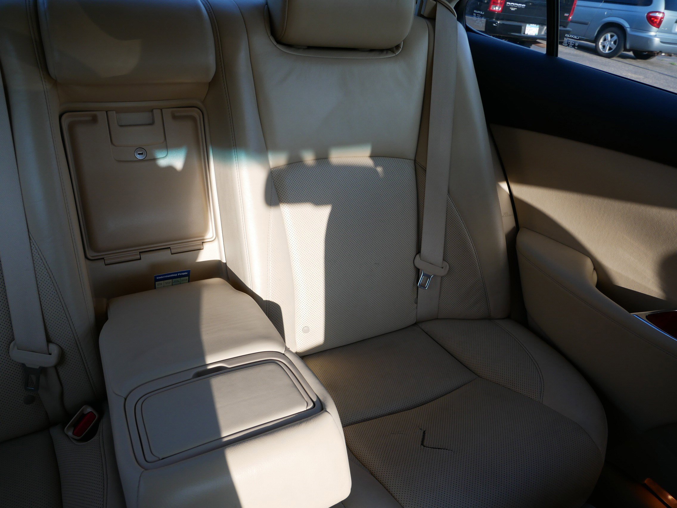 2010 Lexus ES 350 photo 13