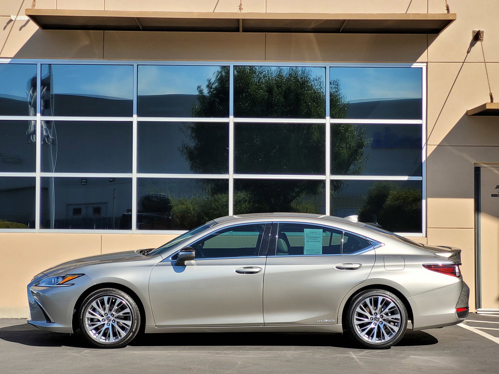 2020 Lexus ES 300h photo 7