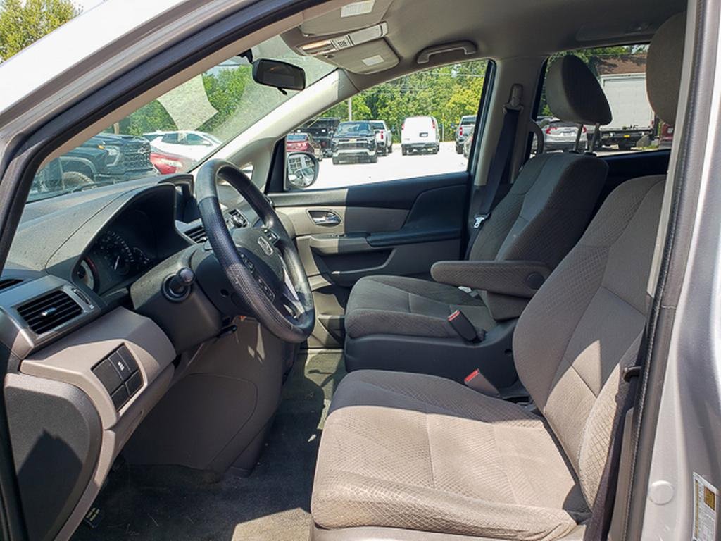2016 Honda Odyssey LX photo 11