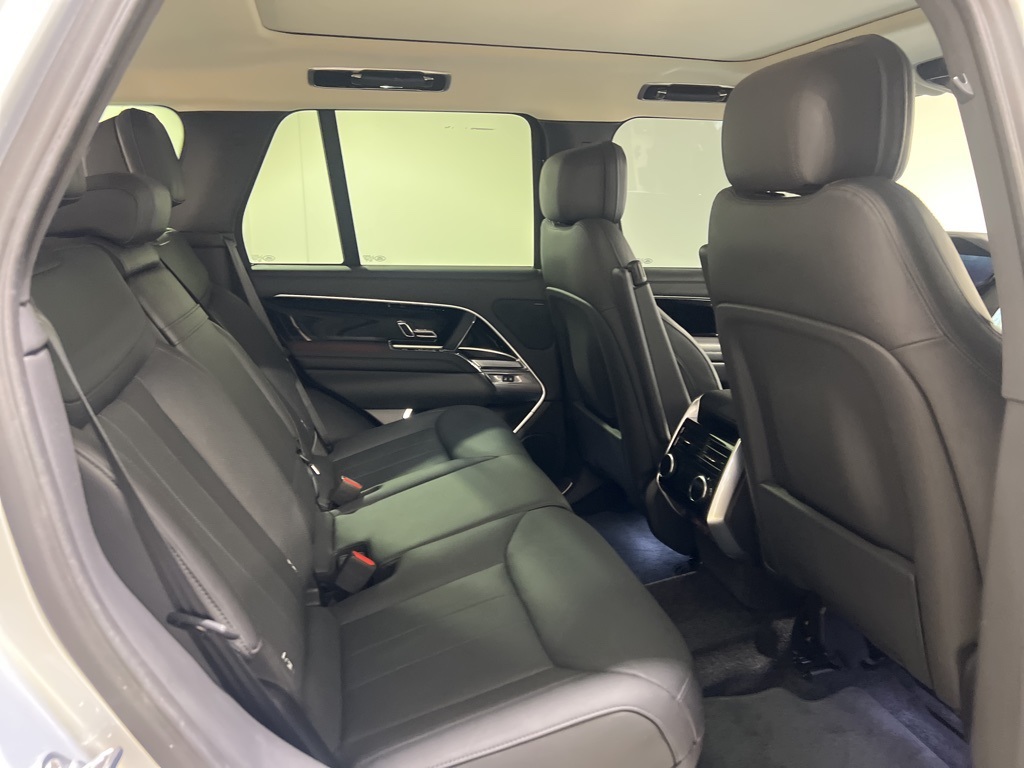 2023 Land Rover Range Rover SE photo 26