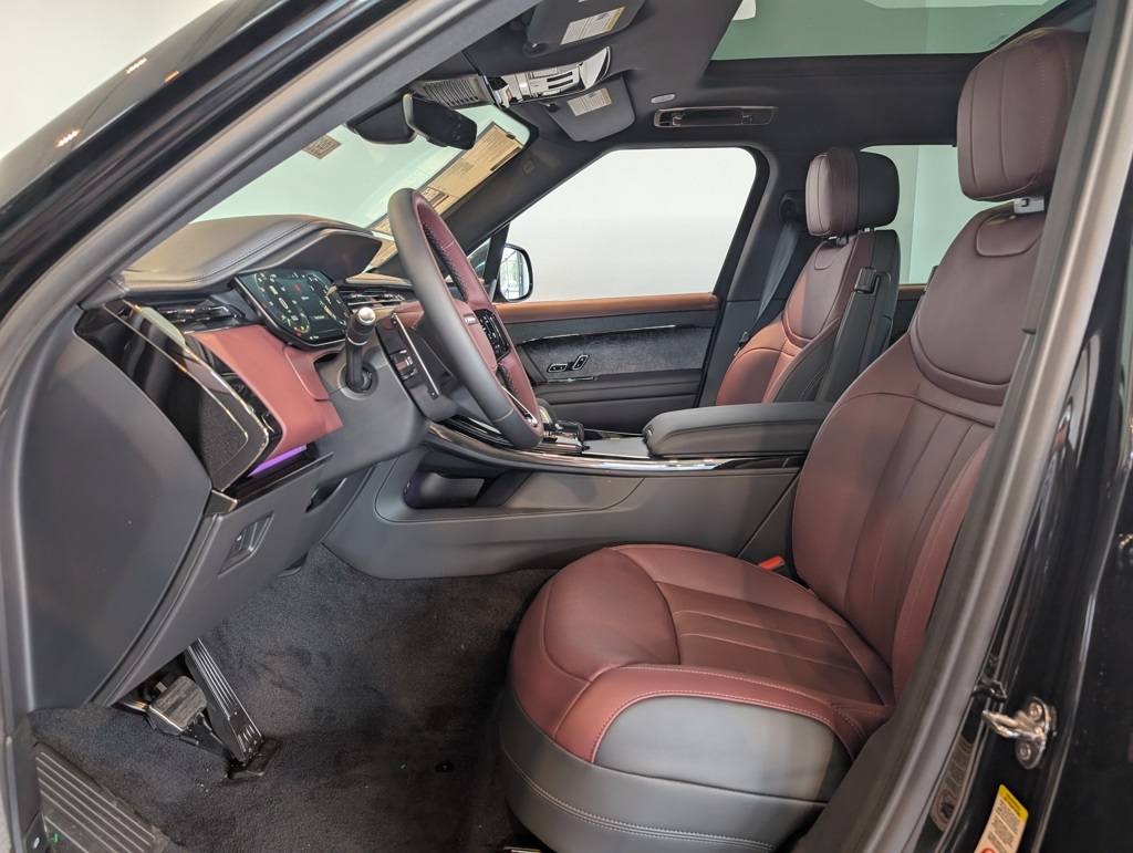 2025 Land Rover Range Rover Sport SE photo 9
