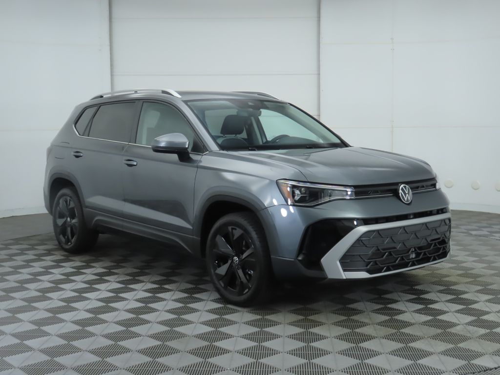 2025 Volkswagen Taos SE photo 3