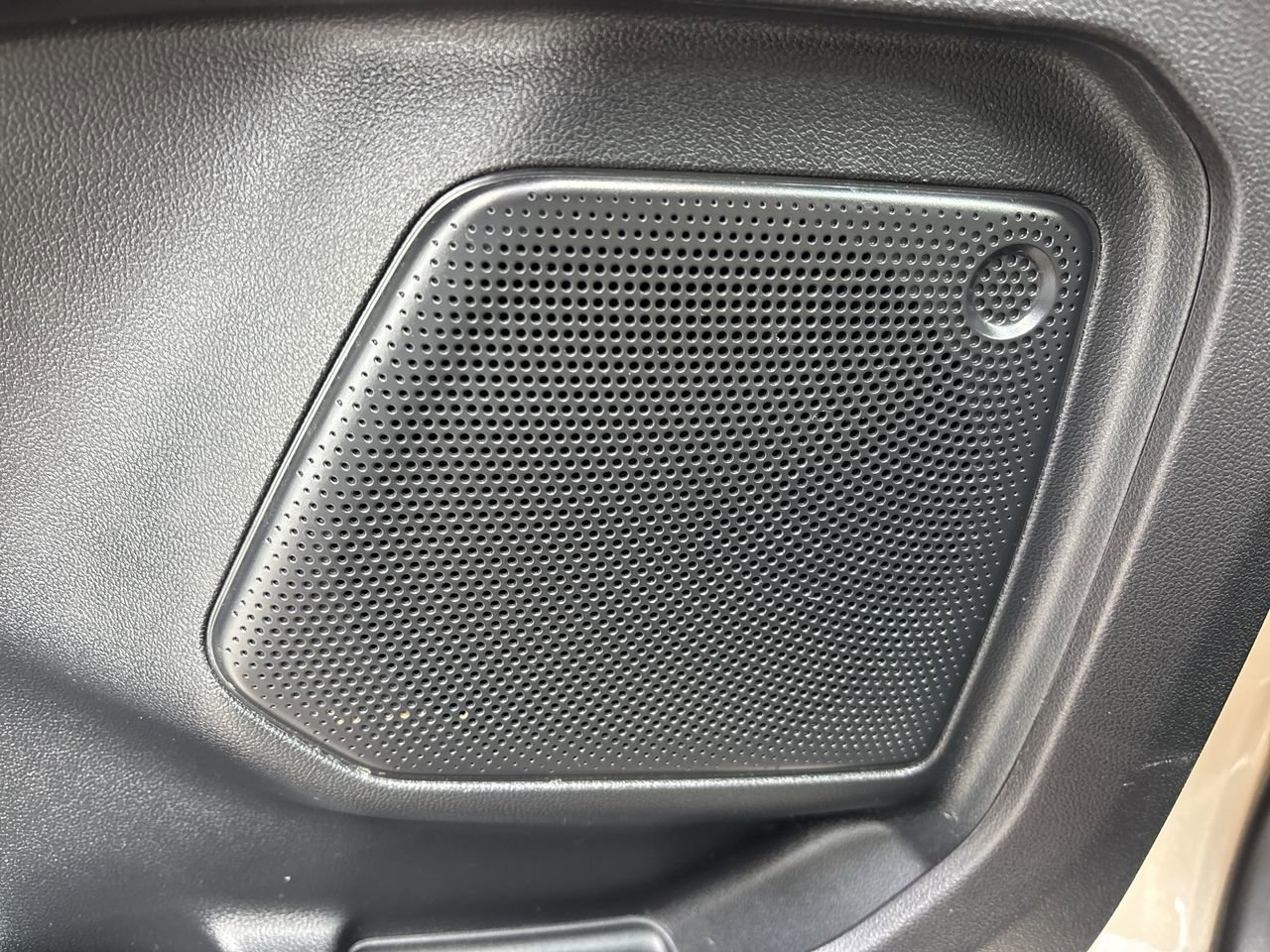 2020 Ford Escape SE Sport photo 17
