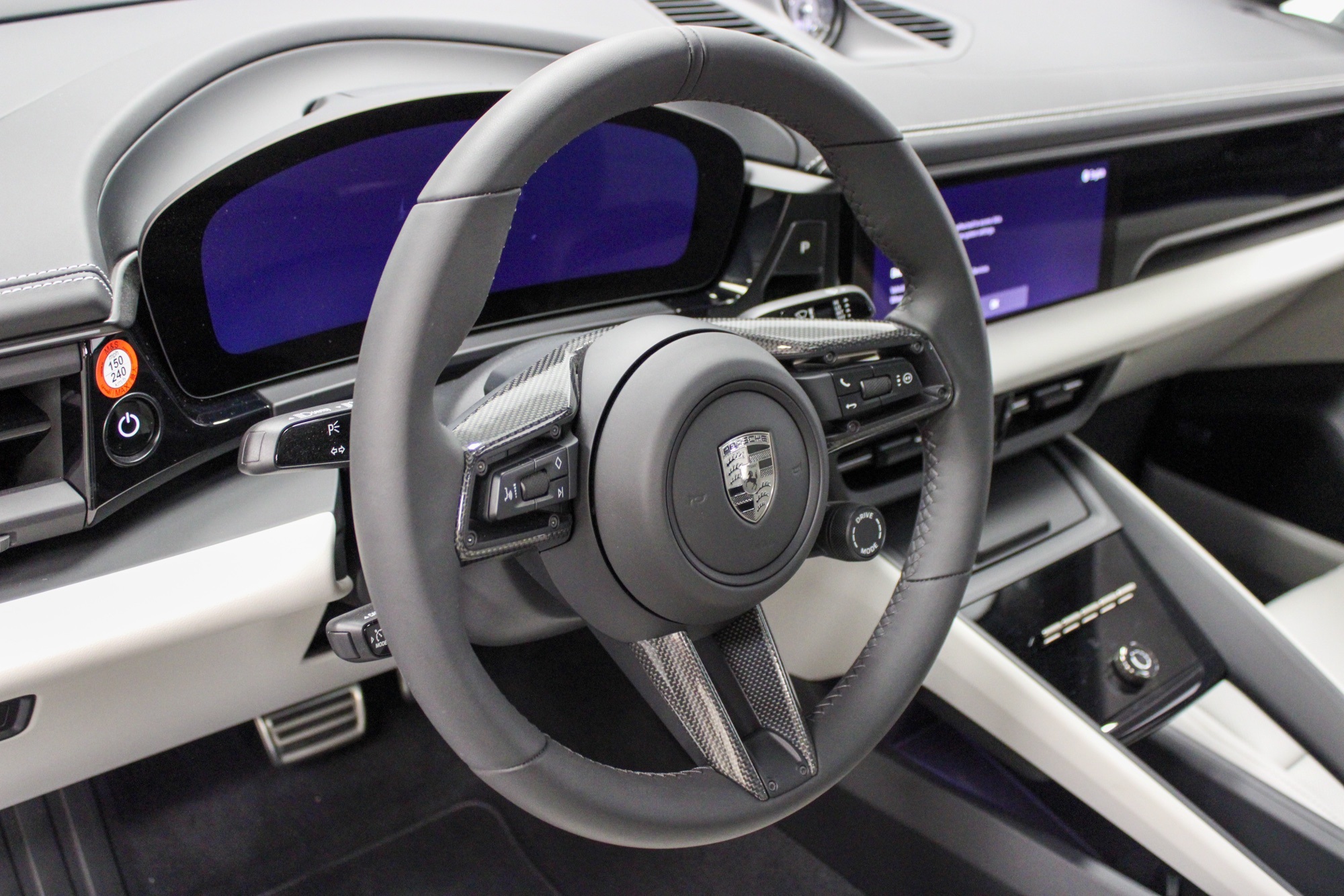 2025 Porsche Macan Electric Turbo photo 23