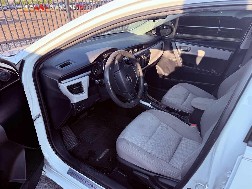 2016 Toyota Corolla L photo 2