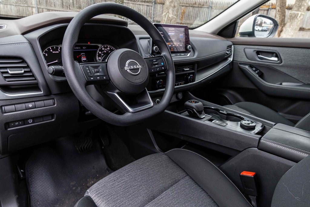 2023 Nissan Rogue SV photo 7