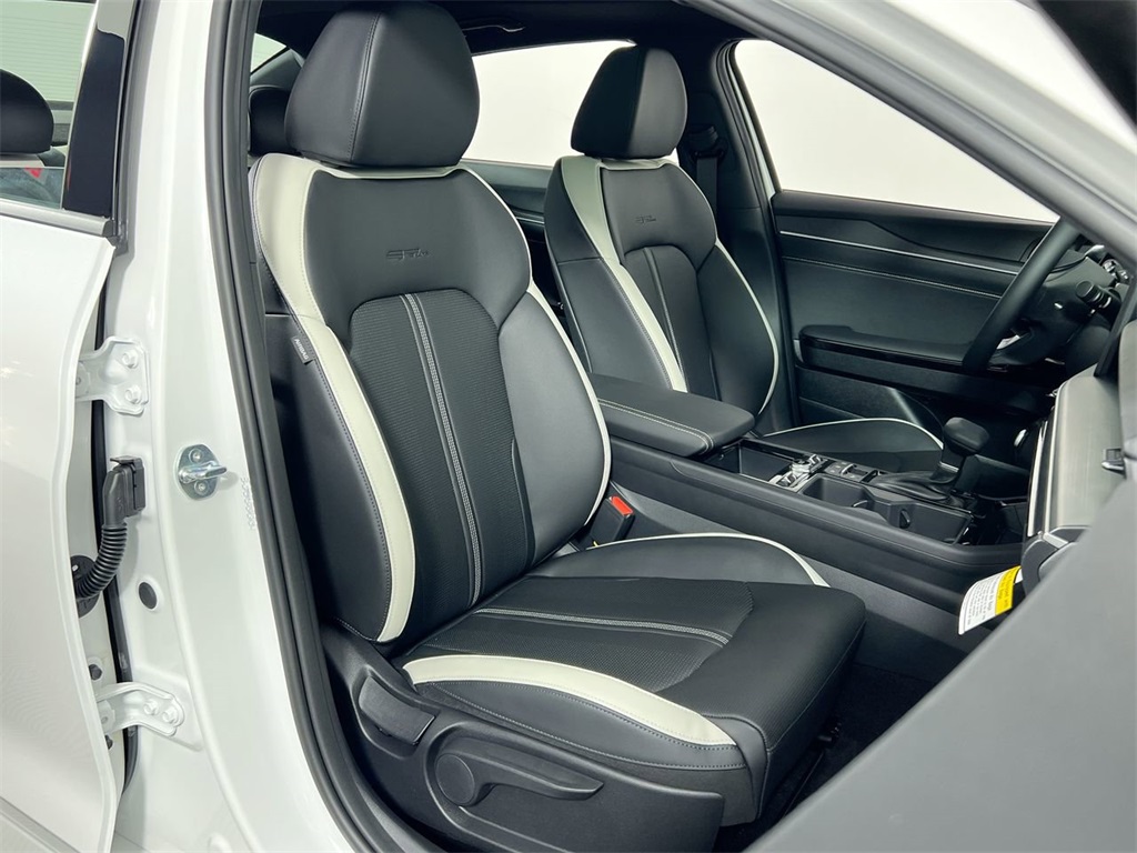 2025 Kia K5 GT-Line photo 29
