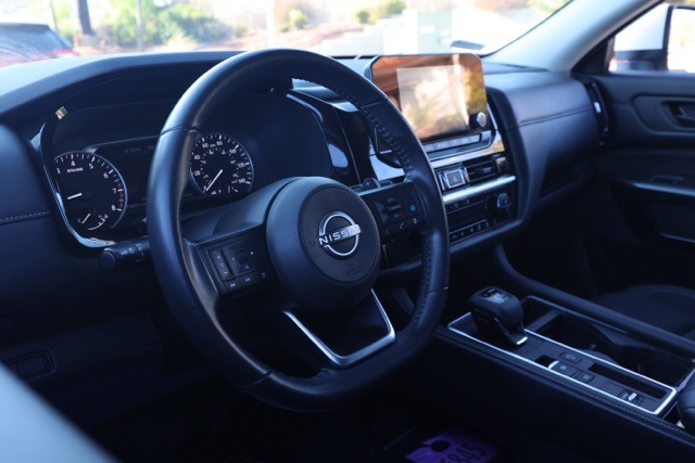 2024 Nissan Pathfinder SV photo 11