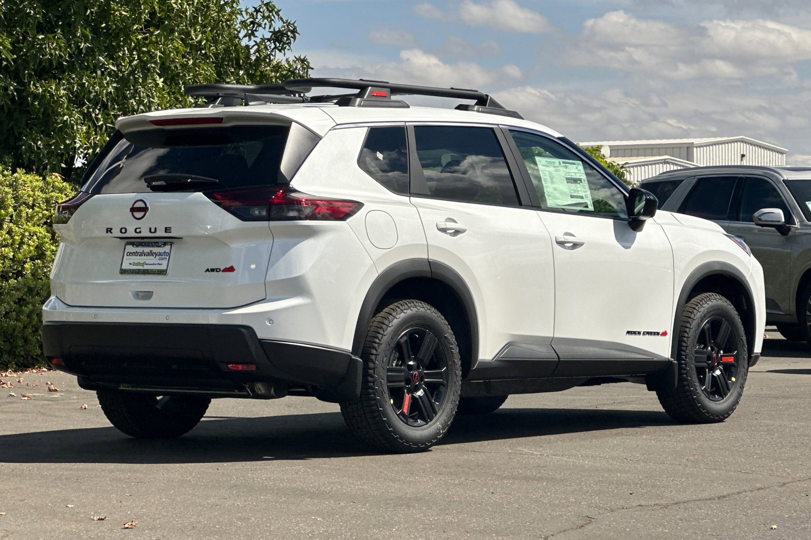 2026 Nissan Rogue AWD photo 2