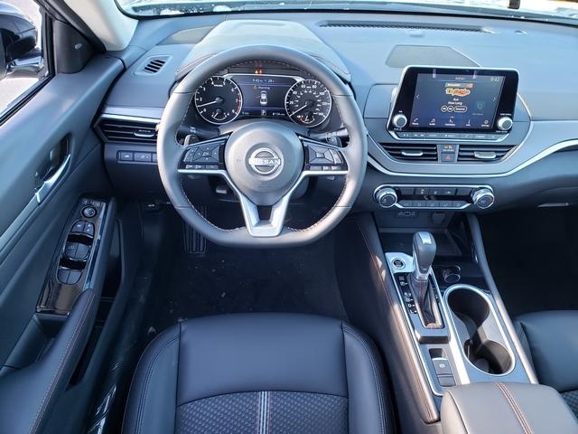 2025 Nissan Altima SR photo 15