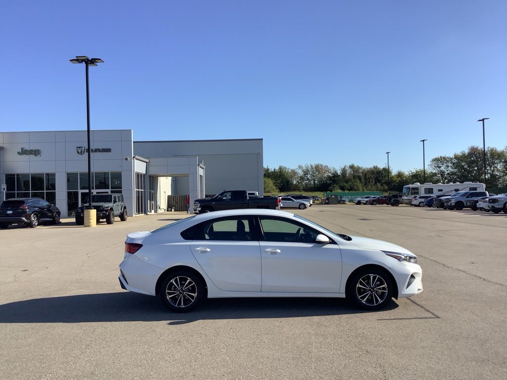 2024 Kia Forte LXS photo 8