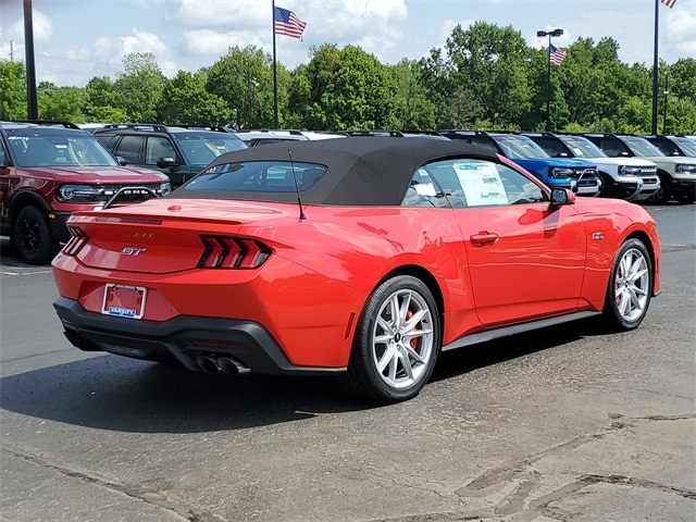 2025 Ford Mustang GT Premium Convertible photo 13
