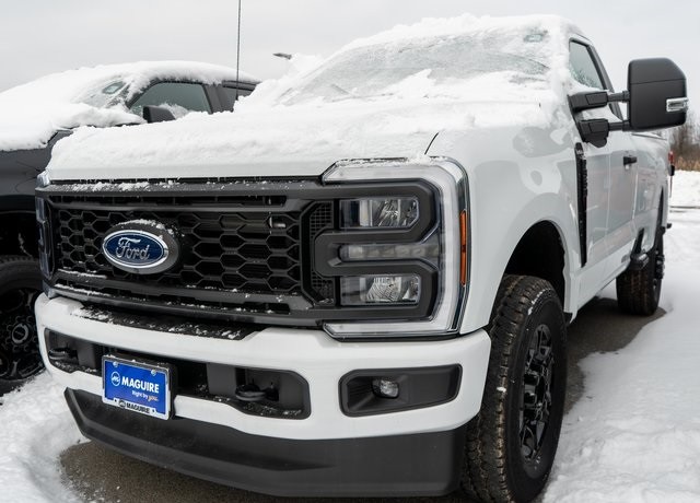2025 Ford F-350 Super Duty XL's photo