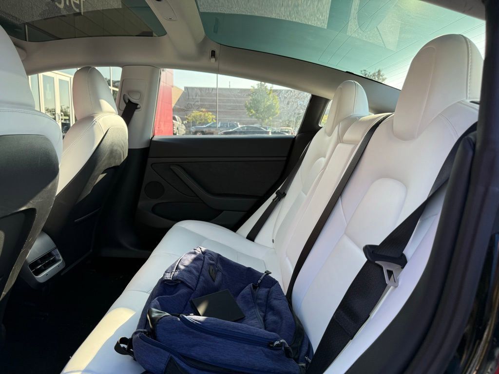 2023 Tesla Model 3 photo 9
