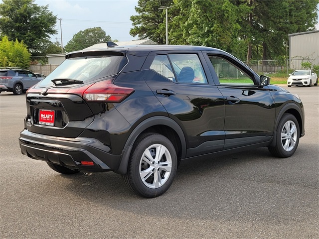 2025 Nissan Kicks Play S photo 3