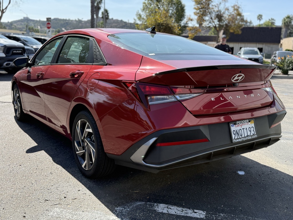 2025 Hyundai Elantra SEL Sport photo 4