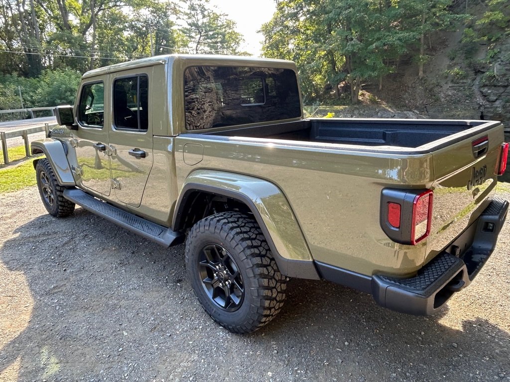 2025 Jeep Gladiator Sport photo 3