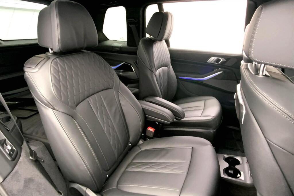 2025 Bmw X7 M60i photo 8