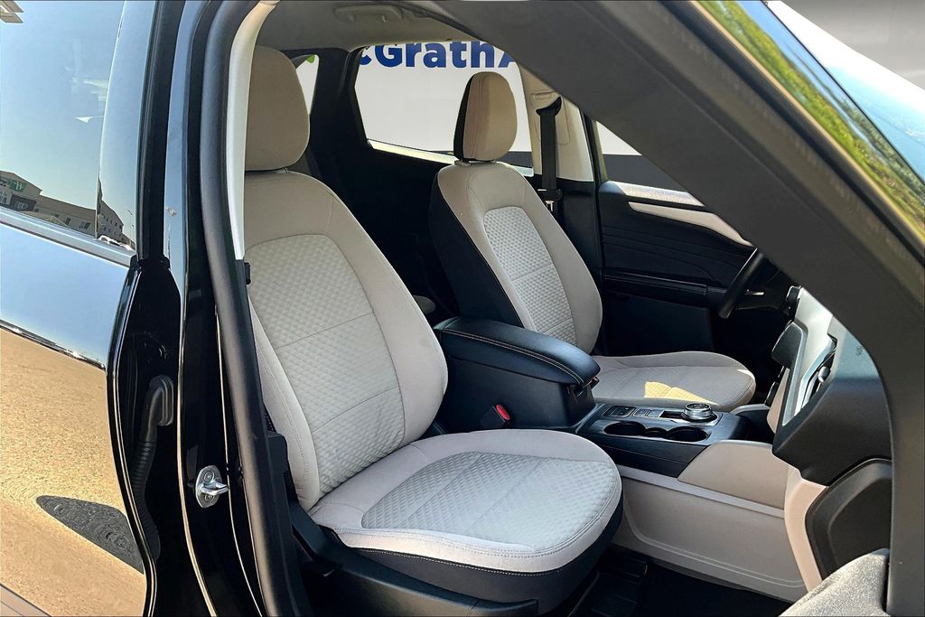 2022 Ford Escape SE photo 25