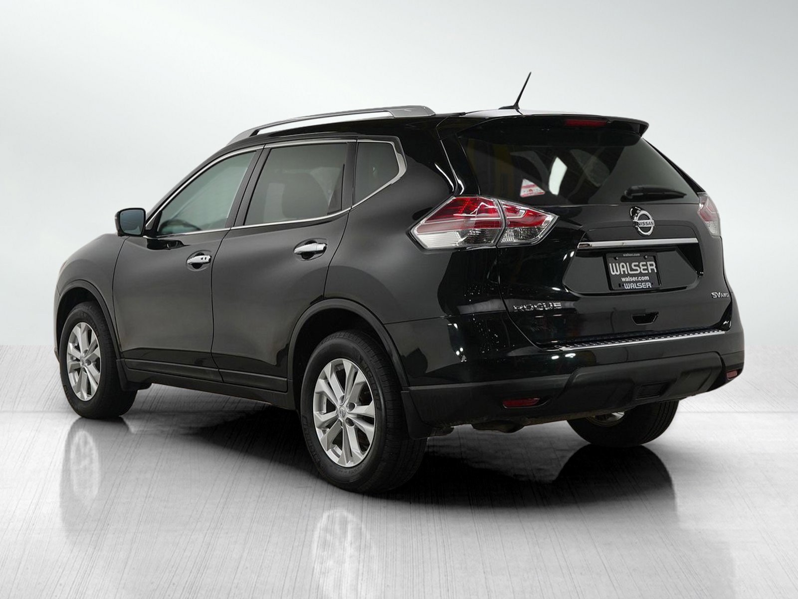 2016 Nissan Rogue SV photo 3