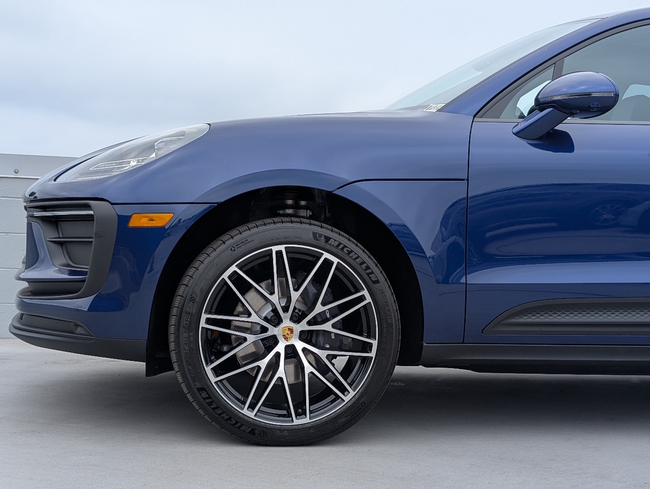 2025 Porsche Macan T photo 9