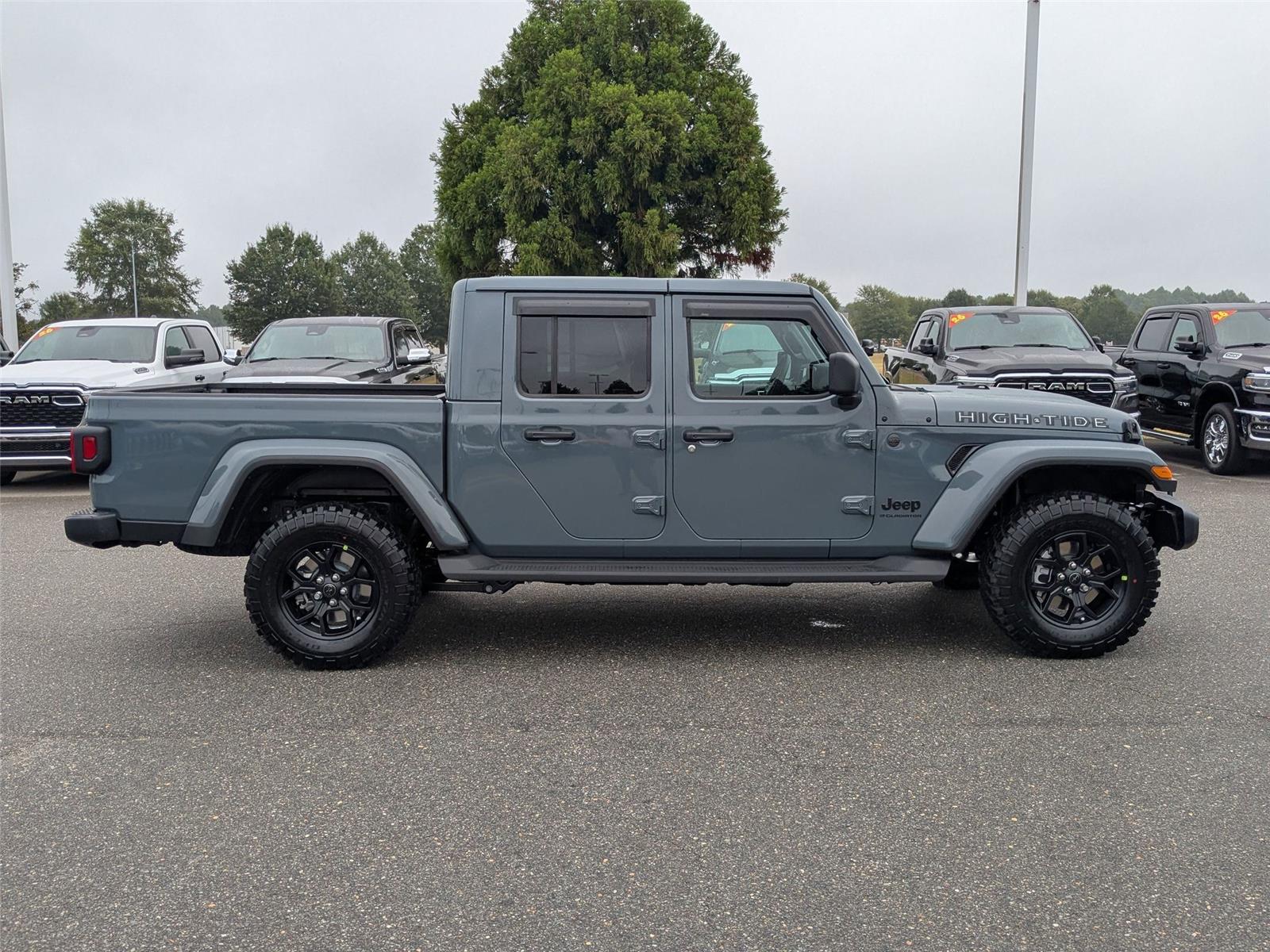 2025 Jeep Gladiator Sport photo 4