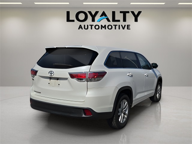 2016 Toyota Highlander LE photo 5